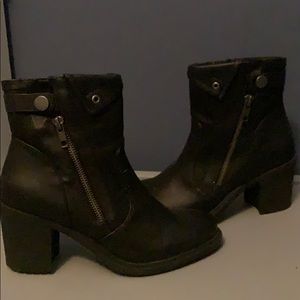 Black heel boots